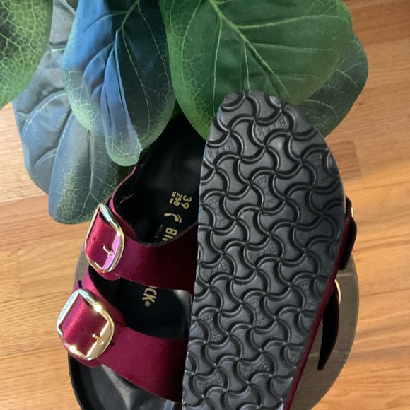 Birkenstock Women's Arizona Velvet Sandals in Burgundy with Gold Buckles - Picture 4 of 6